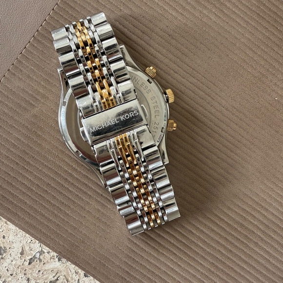 Men’s michael kors gold and silver stainless steel watch - Picture 2 of 2